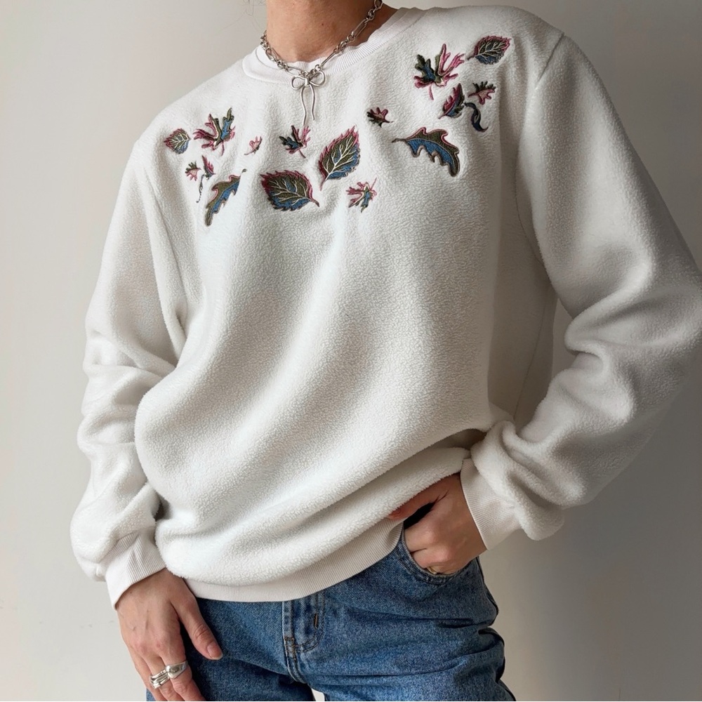 ‼️SOLD‼️Vintage fleece leaf embroidered crew neck sweatshirt 90s